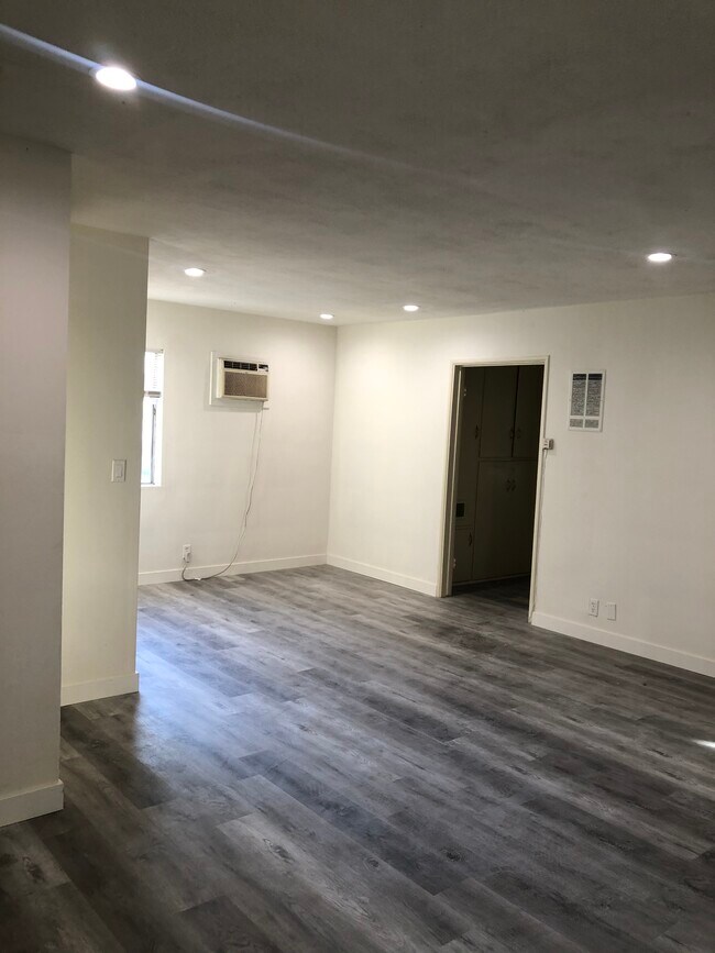 Foto del edificio - 13709 Milbank St