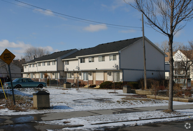 Building Photo - Plymouth Avenue Townhomes