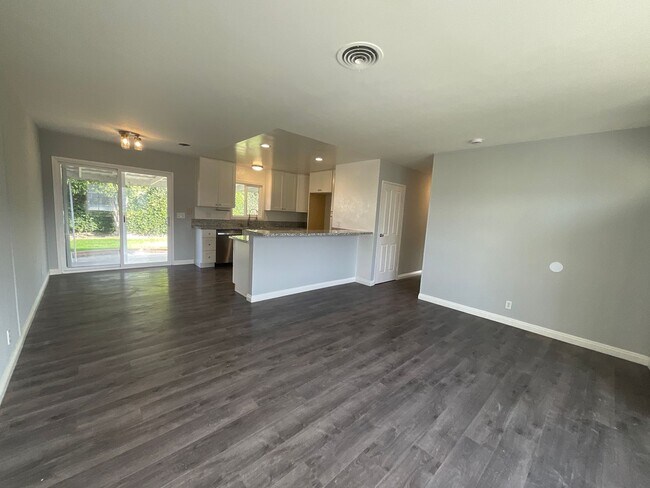 Foto del edificio - 3 Bedroom 2 Bathroom Single Story Home