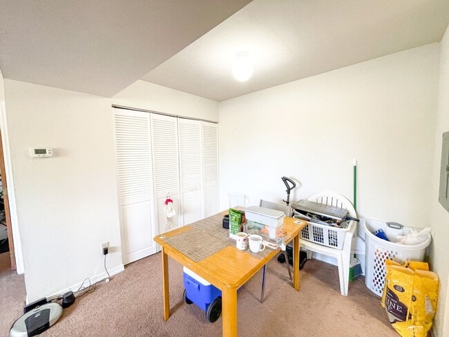 Building Photo - Campus Edge #913