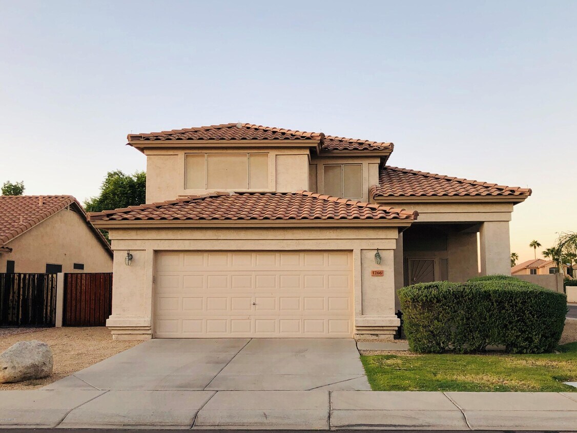Foto principal - 1266 W Kingbird Dr