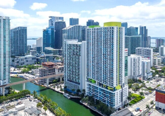Foto del edificio - 185 SW 7th St