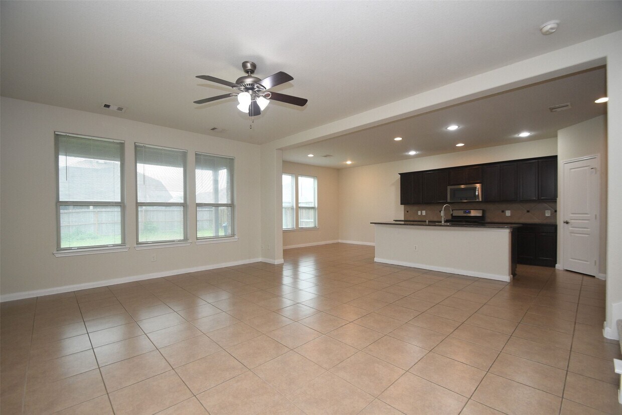 Building Photo - 16614 Spirit Lake Ct