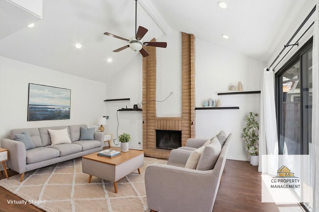 Foto del edificio - Beautifully Remodeled 3BD Townhome | Multi-Zone A/C | Private Patio