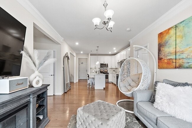 Building Photo - 120 University Ave