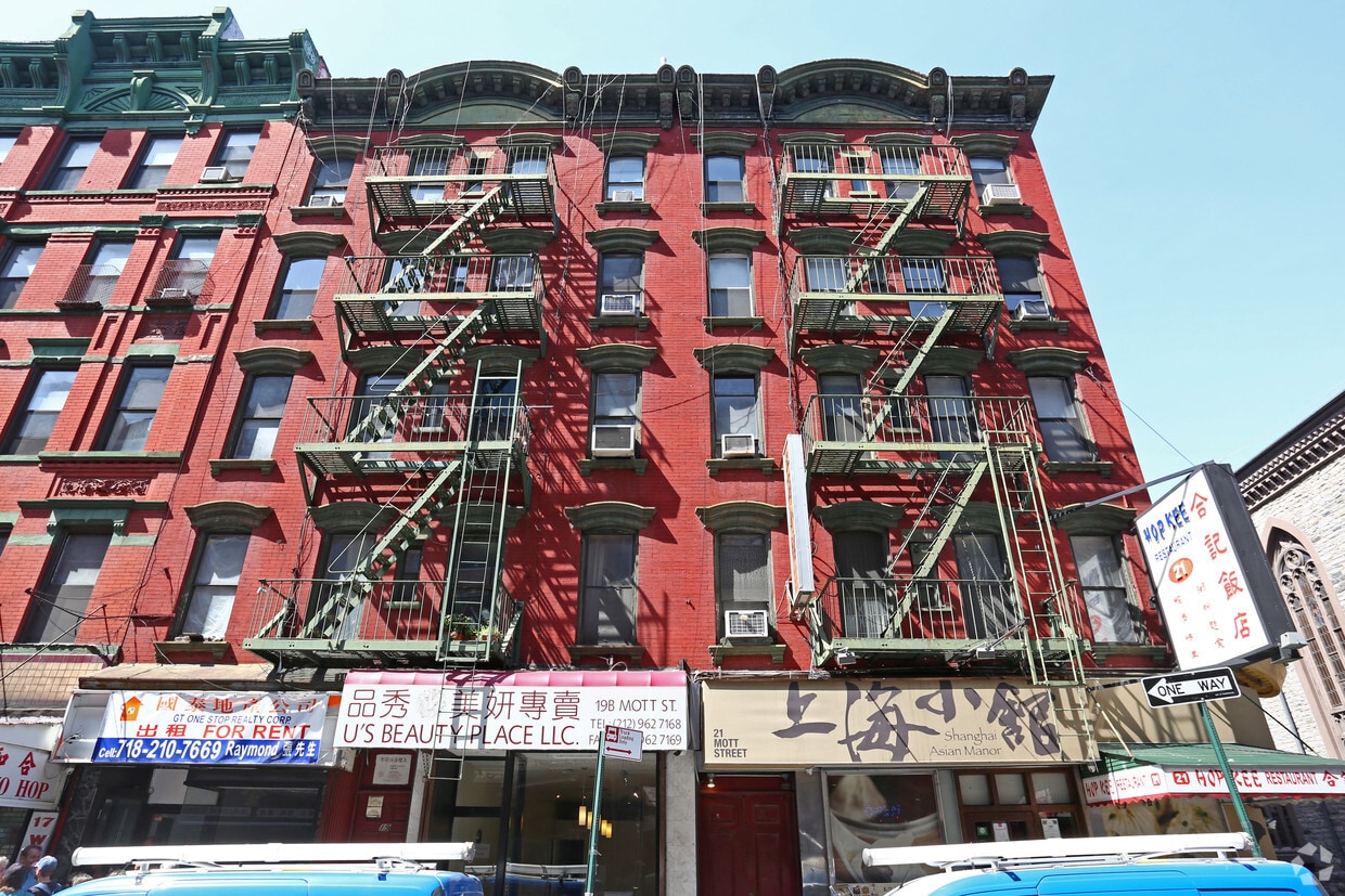 Building Photo - 19 Mott St