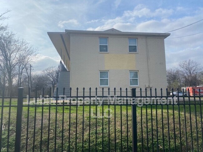 Building Photo - 1043 College St