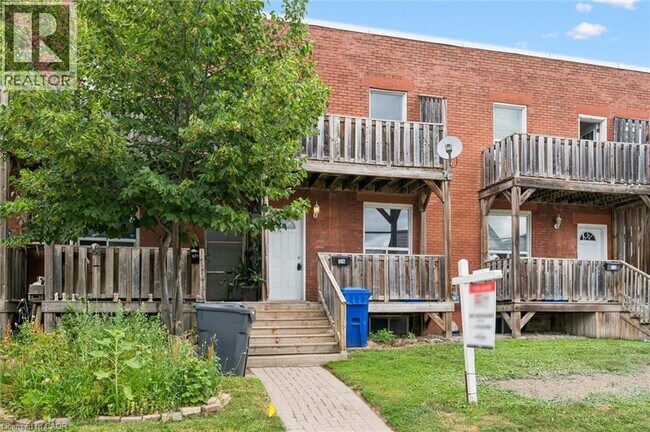Photo du bâtiment - 126 Wellington St N