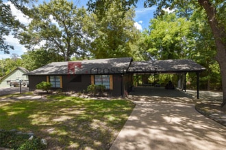 Building Photo - 20346 Lakeshore Cir