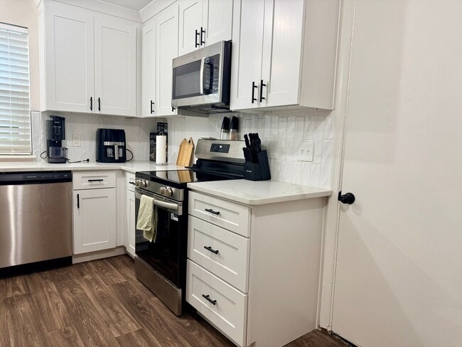 Photo - Gorgeous Single Family 4 bedroom furnished rental in Green Run House