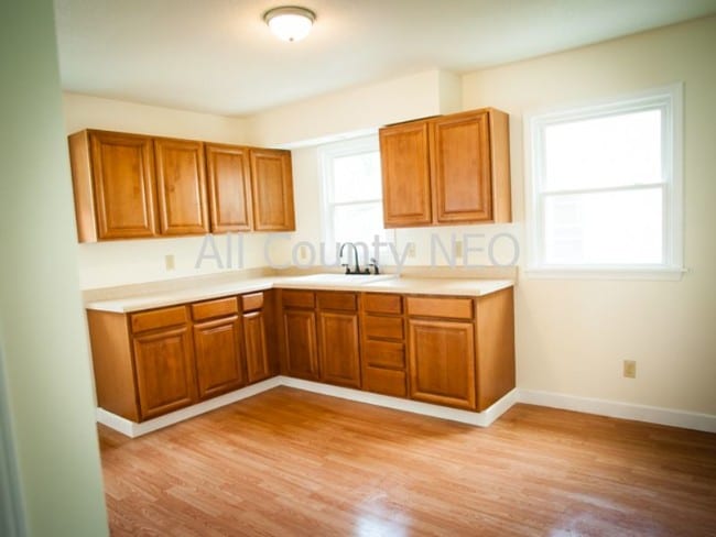 Building Photo - 40 Sciota Ave