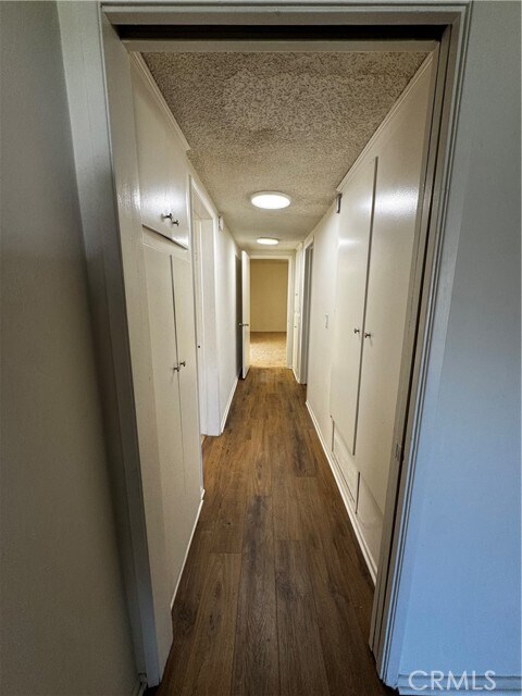 Foto del edificio - 475 E Cypress Ave