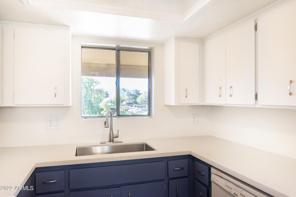 Foto principal - 4050 E Cactus Rd