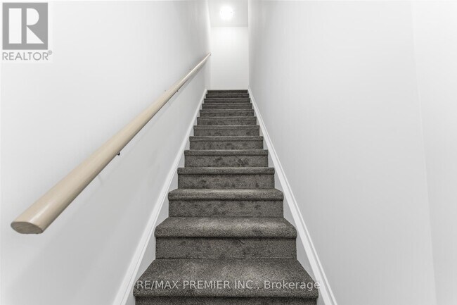 Photo du bâtiment - 851-851 Sheppard Ave W