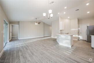 Building Photo - 919 Rita Ave N
