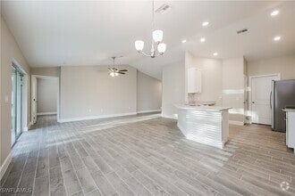 Building Photo - 919 Rita Ave N