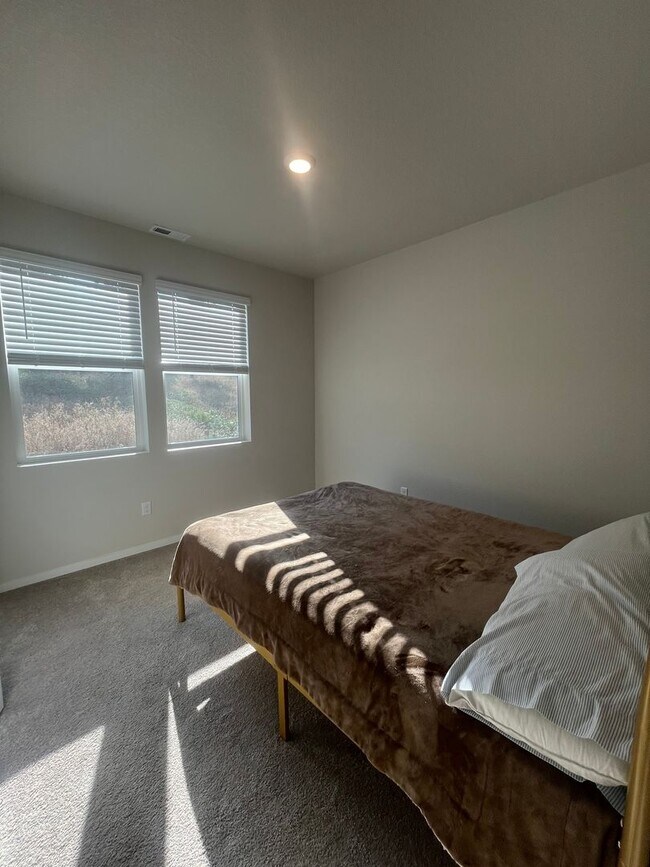 Foto del edificio - 3-Bedroom 2-Bathroom home in Lowell