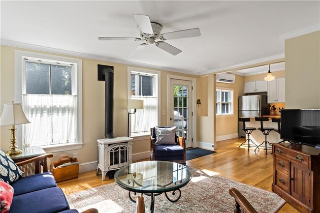 Building Photo - 6 Gladding Ct