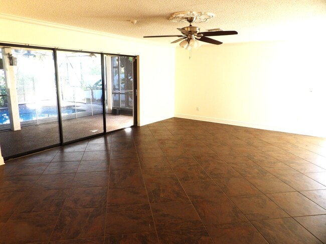 Foto del edificio - 4045 Birchwood Dr