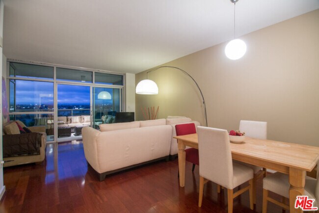 Foto del edificio - 13700 Marina Pointe Dr