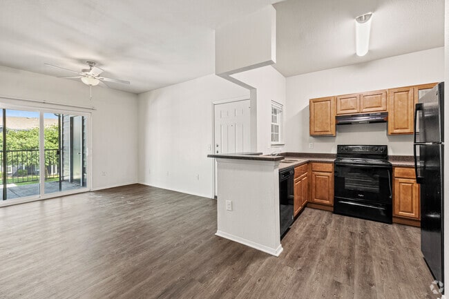 3BR, 2BR - 1,083SF - Living - Champions Crossing