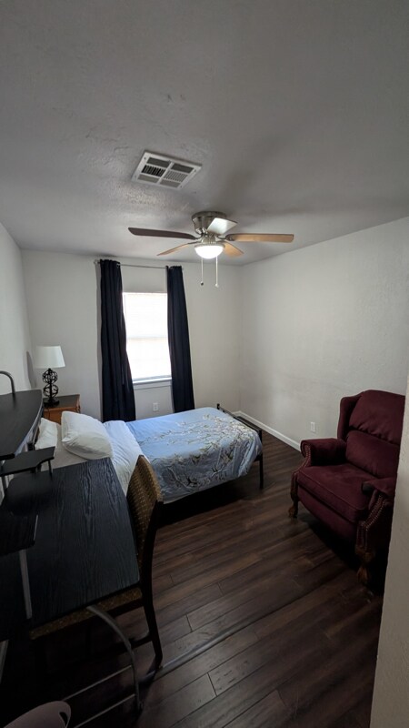 Foto del edificio - 1004 NE 28th St