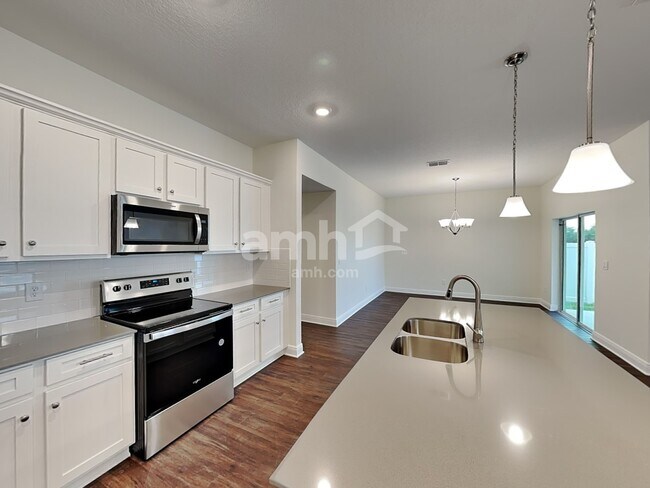 Building Photo - 864 Heavenly Drive