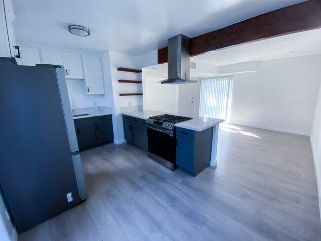 Foto del edificio - 3315 W 104th St