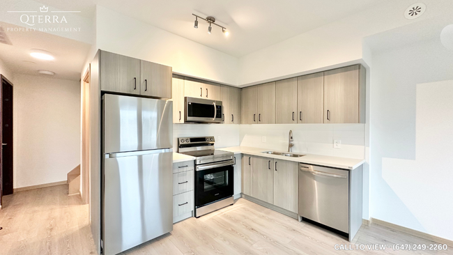 Building Photo - 315-3423 Sheppard Av E
