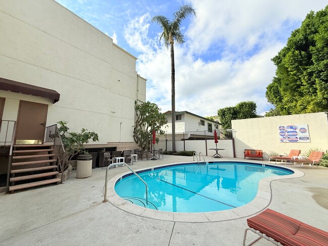 Building Photo - Stylish & Spacious 2-Bedroom Condo for Ren...