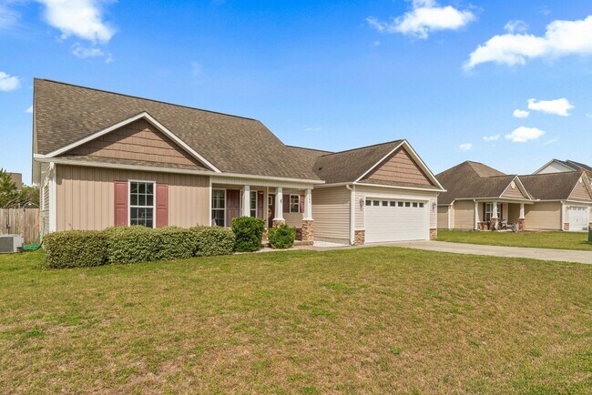 Foto del edificio - Open Floor Plan with Covered Patio & Fire Pit