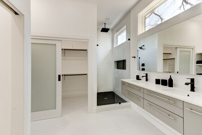 Foto del edificio - 2715 Zaragosa St