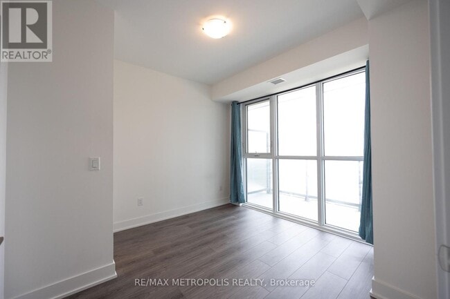 Photo du bâtiment - 2545-2545 Simcoe St N