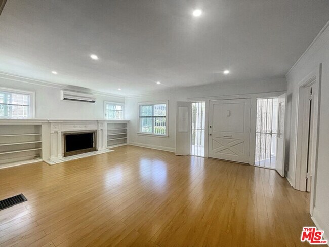 Foto del edificio - 4919 Elmwood Ave