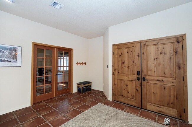 Foto del edificio - 5454 E 38th St