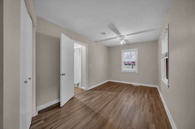 Building Photo - 2820 St Edwards Dr
