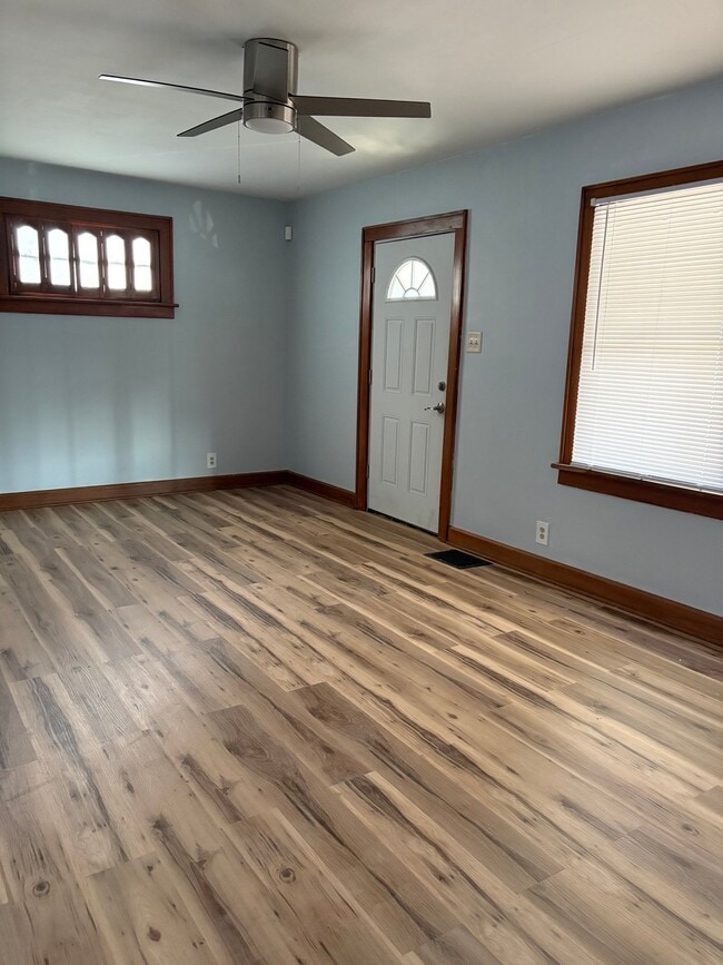 Building Photo - 1410 E Blake Ave