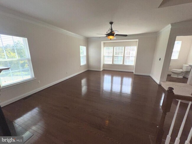 Foto del edificio - 25835 Clairmont Manor Square