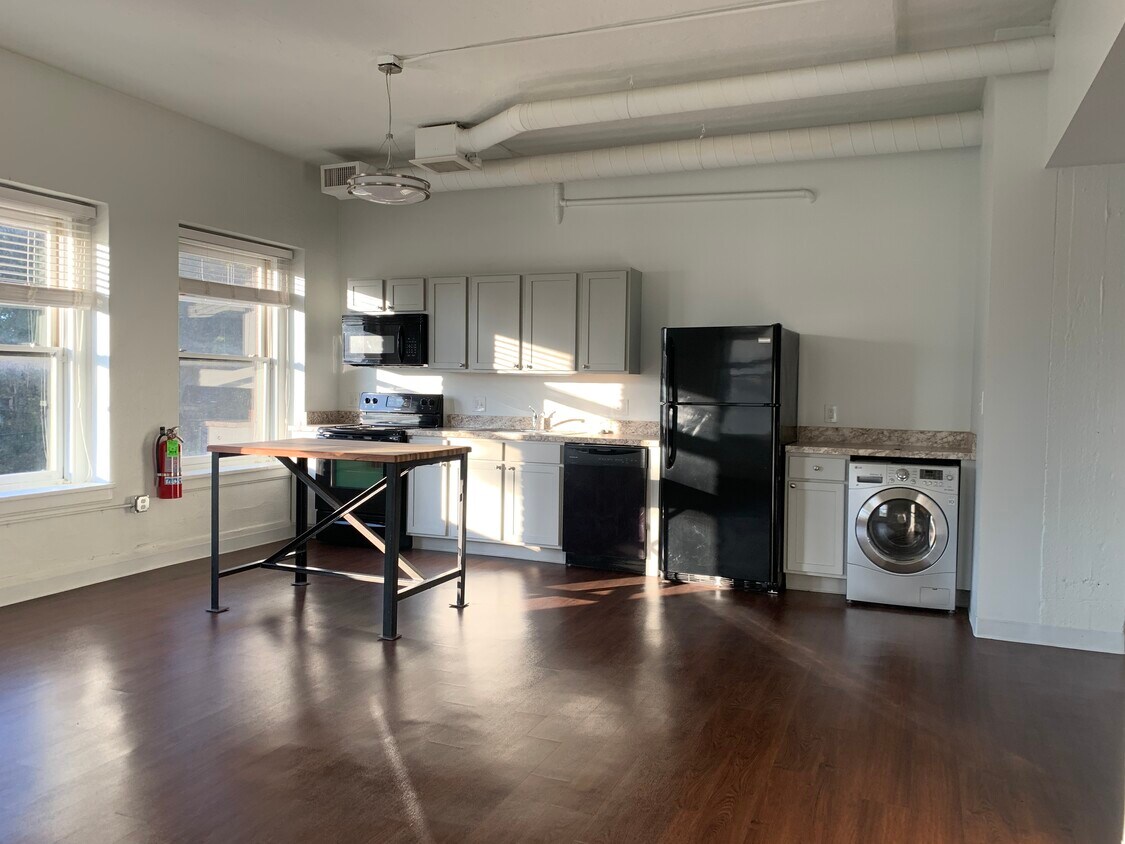 Foto principal - 3000 Bridge Ave