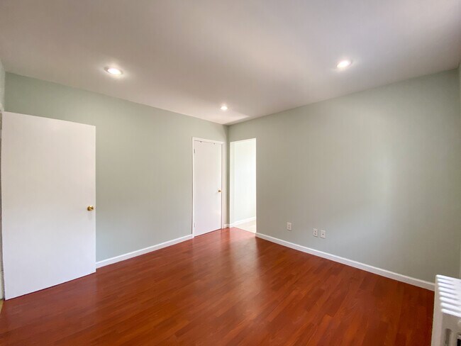 Dormitorio #2 - 1414 Snyder Ave