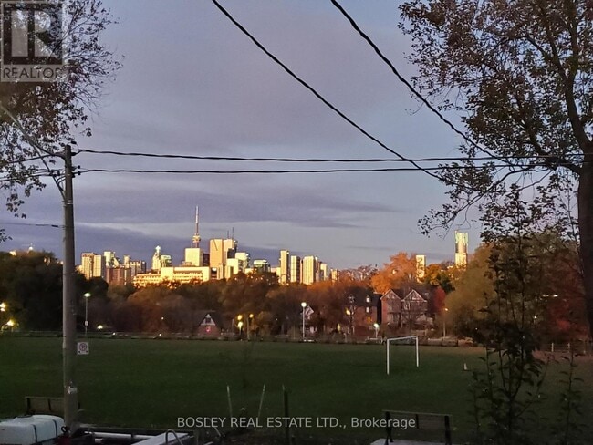 Photo du bâtiment - 597 Carlaw Ave