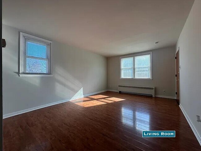 Foto del edificio - 6536 Crescentville Rd