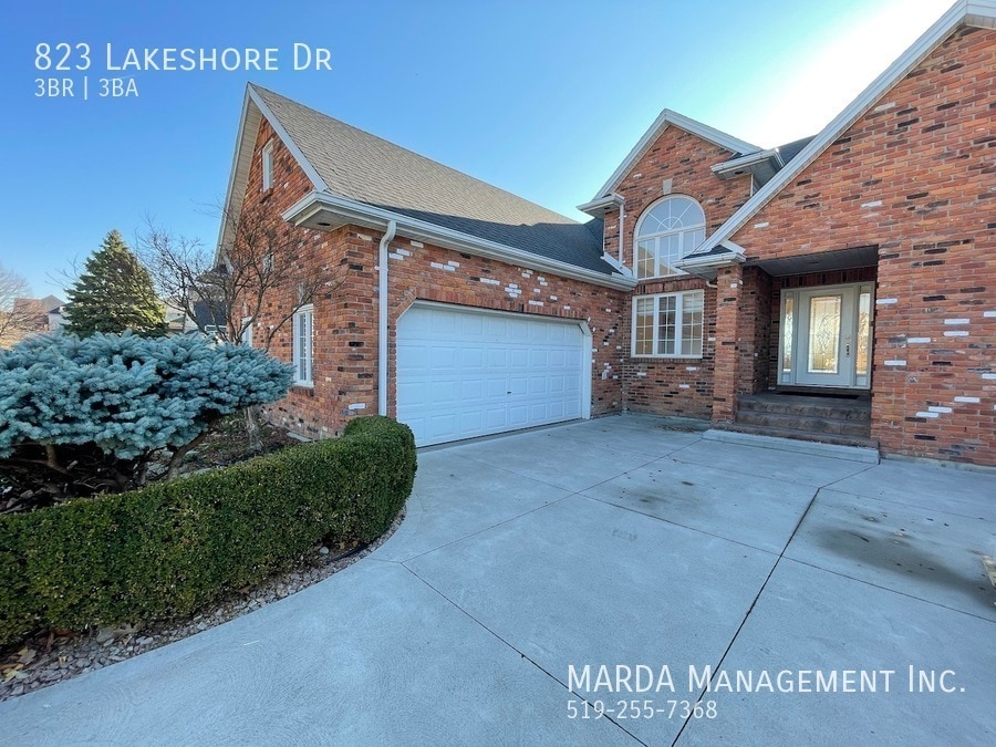Photo principale - EXECUTIVE LAKEFRONT PROPERTY - 3 BED/3 BAT...