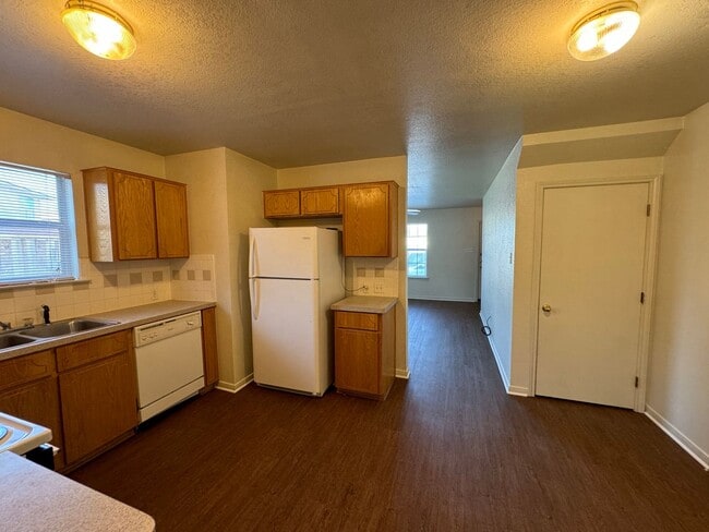 Building Photo - 404 Brittney Way