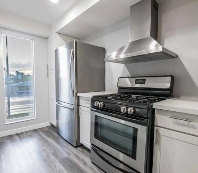 Building Photo - 3152 S Eastern Ave