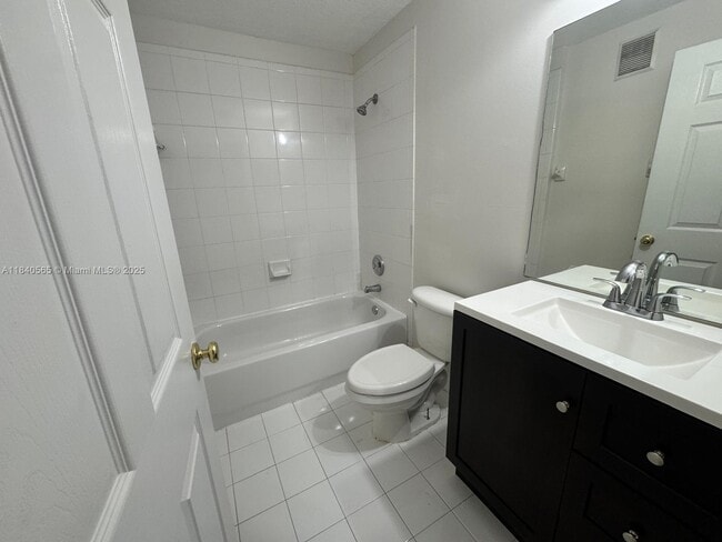 Foto del edificio - 5630 NW 114th Path