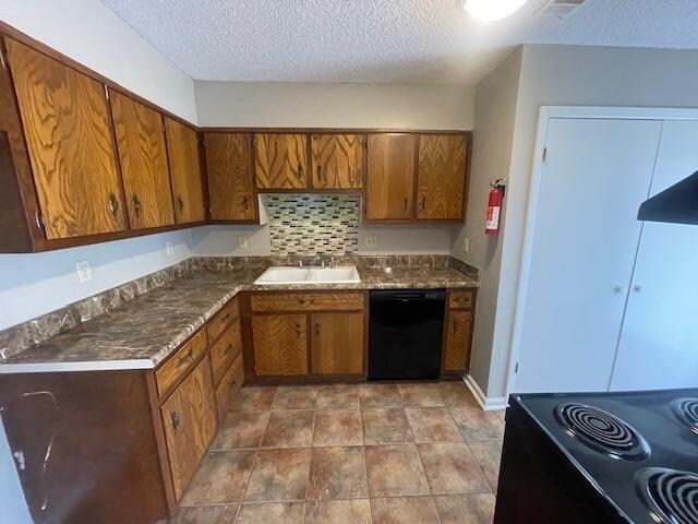 Foto del edificio - 160 Colonial Dr