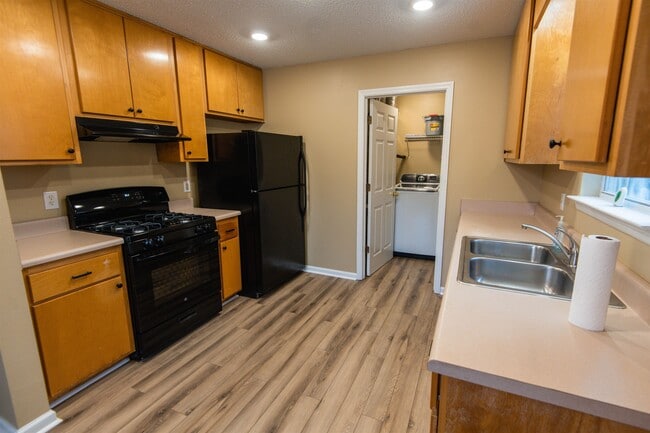 Building Photo - 2488 Holton St