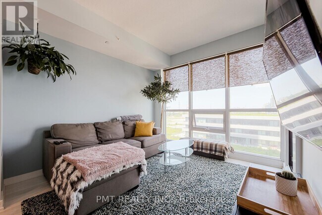 Photo du bâtiment - 2212 Lake Shore Blvd W