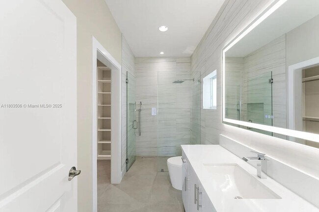 Building Photo - 6471 SW 43rd St